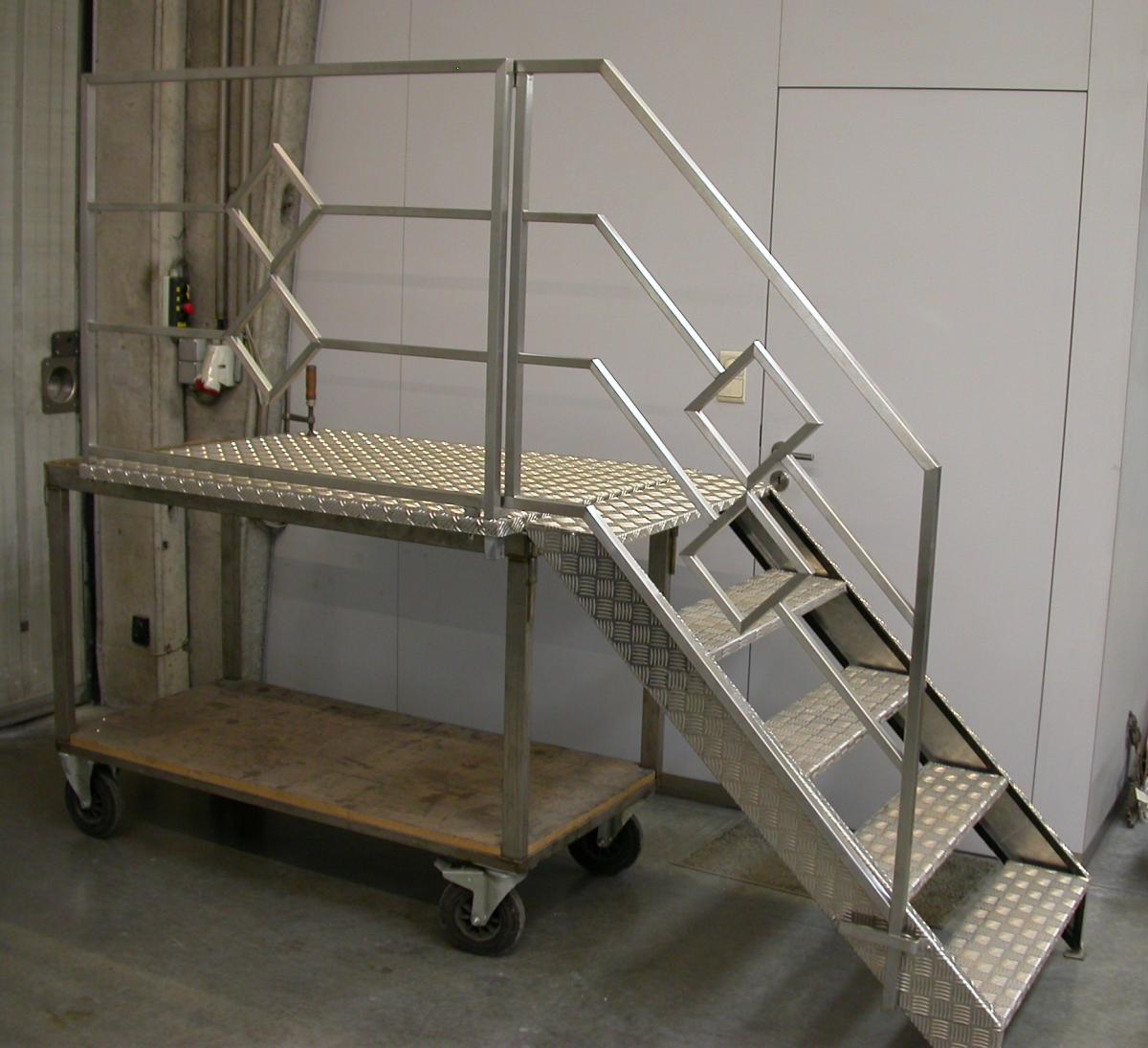 Trappen en platformen - Industriële trap met platform - Inox