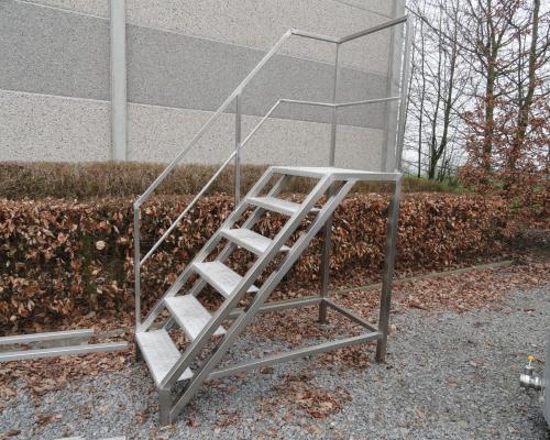 Trappen en platformen - Industriële trap met platform - Inox