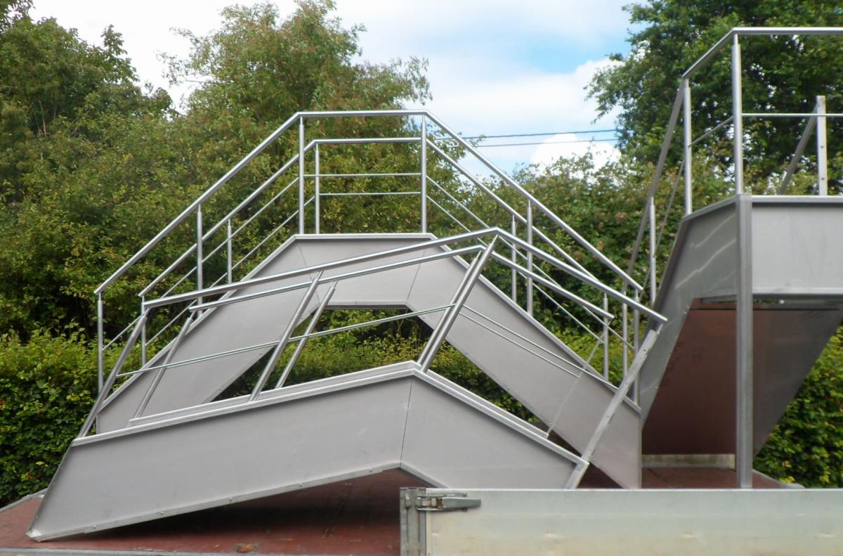 Trappen en platformen - Industriële trap productie overstap - Inox