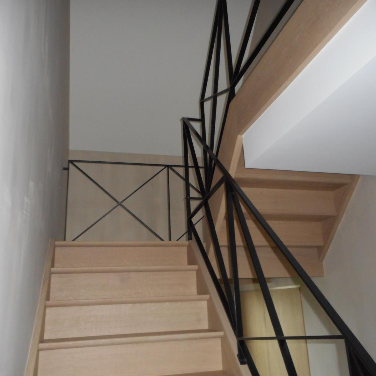 balustrade laqué en acier avec poteaux verticaux