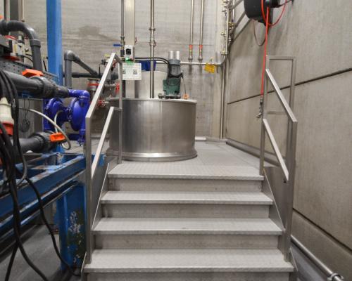 Platform incl. trap, trapleuning, ketels, vloerluiken - Traanplaat - Inox