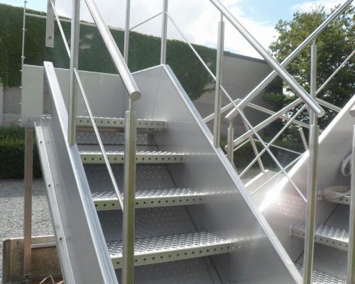 Trappen en platformen - Industriële trap productie overstap - Inox