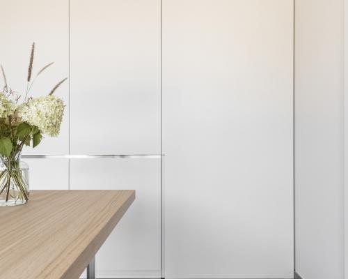 Opbergen - Legbanken + Detail in kasten - Inox rechtlijnig geborsteld
